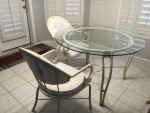 Dining table/4 chairs (round glass top)