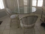 Dining table/4 chairs (round glass top)