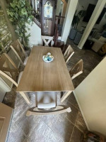 Beautiful dining table with 6 chairs in excellent conditions 60" inch