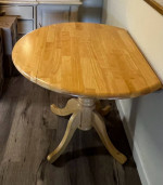 Table-oak drop leaf, round dining room/kitchen table.