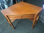 Corner table