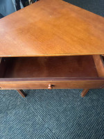 Corner table