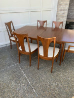 Brohyill Emphasis Hutch, Table And Six Chairs