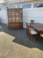 Brohyill Emphasis Hutch, Table And Six Chairs