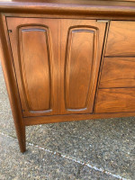 Brohyill Emphasis Hutch, Table And Six Chairs
