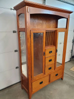 Mission Style Dining Table/Chairs/Hutch