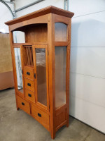 Mission Style Dining Table/Chairs/Hutch