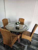 Like New - Pier 1 Imports Dining / Kitchen Table 4 Matching Rattan Cha