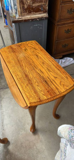 Side/end table, golden oak