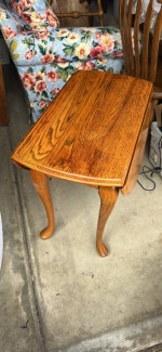 Side/end table, golden oak