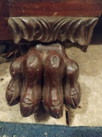Claw foot table