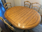 Dinning room table and 6 chairs 1 leaf