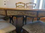 Dinning room table and 6 chairs 1 leaf