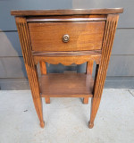Antique Mahogany Wood Finish Nightstand/End Table