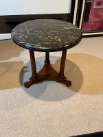 Round 28"  Marble Table excellent condition