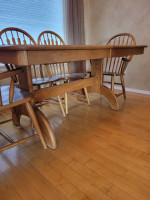 Richardson Brothers Dining Table with 6 chairs & 4 leaves