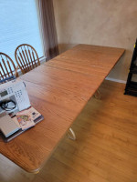 Richardson Brothers Dining Table with 6 chairs & 4 leaves