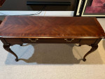 Thomasville Table in Excellent Condition