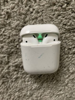 Apple Airpods 2nd Generation Bluetooth Earbuds Earphone + Charging Cas