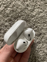 Apple Airpods 2nd Generation Bluetooth Earbuds Earphone + Charging Cas