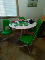 Mod/mcm kitchen table & chairs