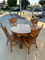 Dining table w/chairs