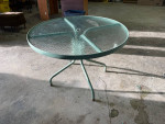 ROUND PATIO TABLE