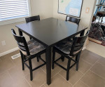 Dining Table +4 Chairs