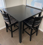 Dining Table +4 Chairs