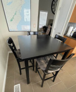 Dining Table +4 Chairs