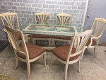 Beautiful kitchen dining table or patio table with six chairs in great condition