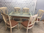 Beautiful kitchen dining table or patio table with six chairs in great condition