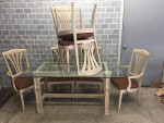 Beautiful kitchen dining table or patio table with six chairs in great condition