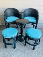 Gorgeous Frontgate Double-Seated Balcony Lounge Two Ottomans Table