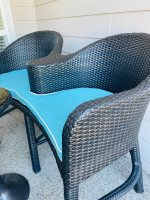 Gorgeous Frontgate Double-Seated Balcony Lounge Two Ottomans Table