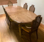 CENTURY BRAND MID CENTURY ERA DINING TABLE AND SIX CHAIRS