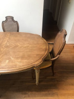CENTURY BRAND MID CENTURY ERA DINING TABLE AND SIX CHAIRS