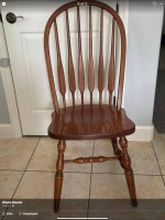 Table 48 inch Round Solid Red Oak with two 12 inch leaves & 4 Chairs