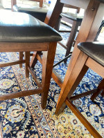Beautiful high finning table and chairs