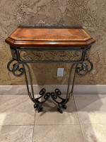 Table mounts to wall, Very Nice, Excellent Condition