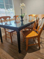 Beautiful Wood Dining Table and 5 Chairs