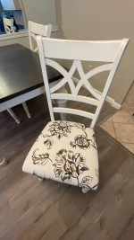 Bassett kitchen table