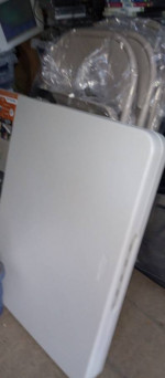 Table plus 4 chairs (fold up)