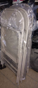 Table plus 4 chairs (fold up)