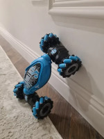 Toy off-road vehicle