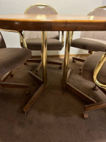 Dining room table 40” with leaf and 4 chairs