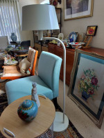Chair/Table/Floor Lamp/Vase