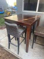 Table with 4 chairs