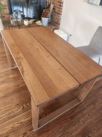 Very sturdy dining table, like new