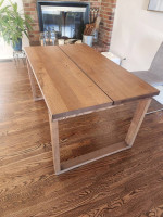 Very sturdy dining table, like new